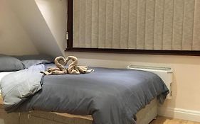 Studio Flat In The Heart Of Golders Green